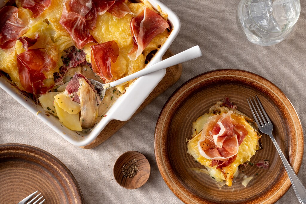 Witlofschotel met kaas en pastrami recept 24Kitchen